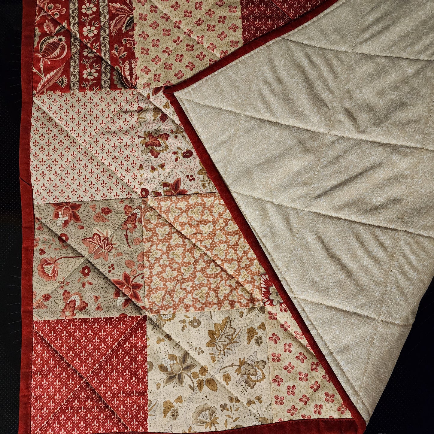 Large Insulated Quilted Glass top Range Cover Table Mat in Red and Tan